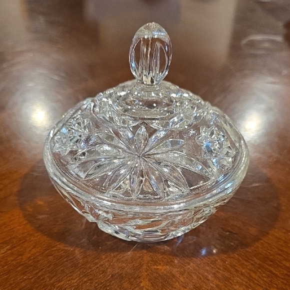 (J44) Crystal Clear Decorative Small Candy Dish - Picture 1 of 6